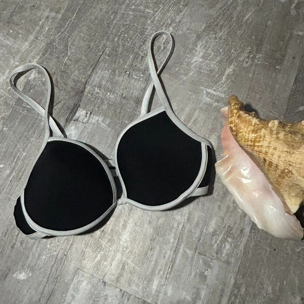 New No Tags Victoria Secret Bikini Top Size 32 DD - Push Up